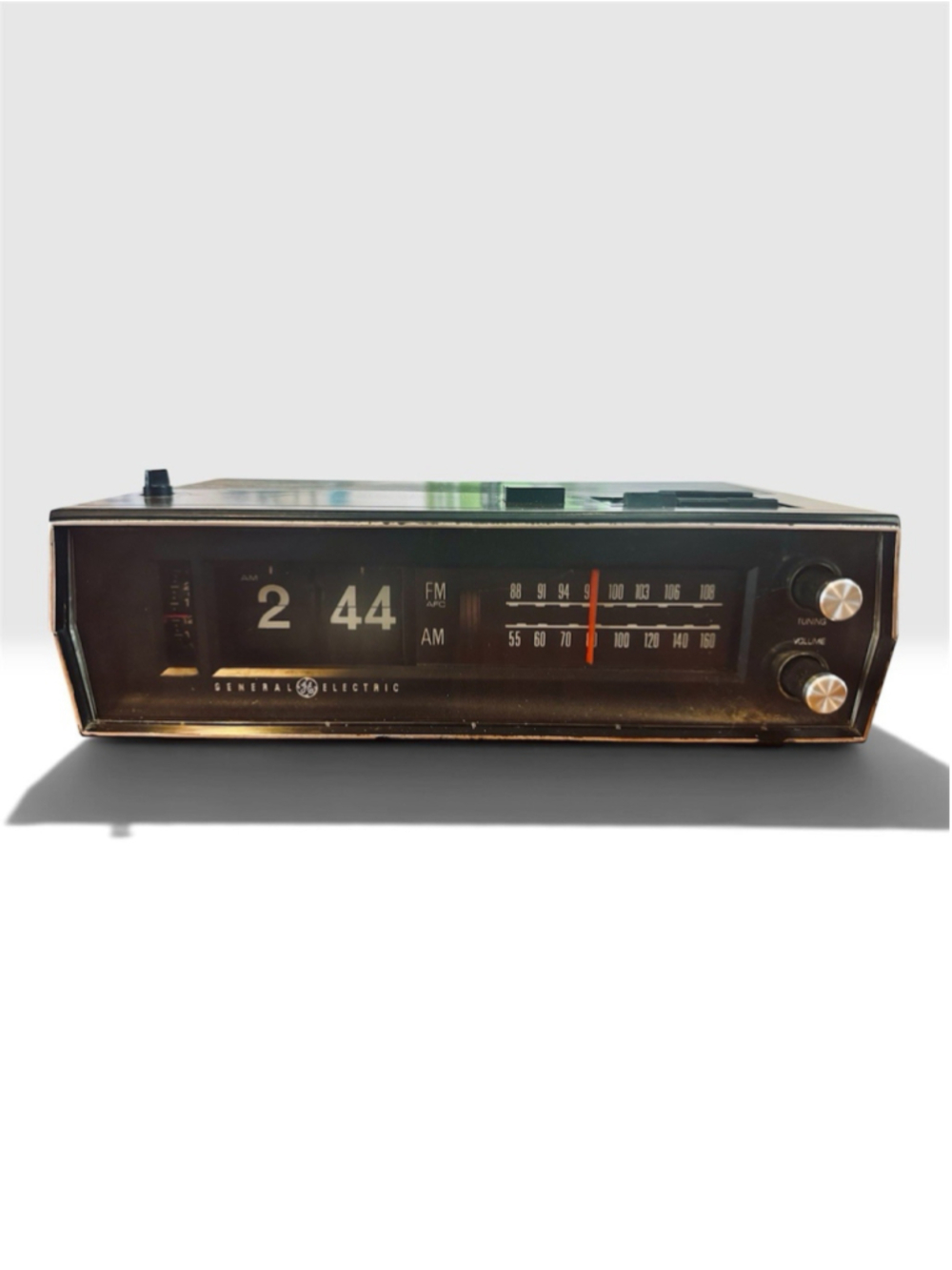 Vintage 1970s GE C4331B Flip Clock AM/FM Alarm Radio TESTED WORKING Woodgrain - Picture 3 of 15